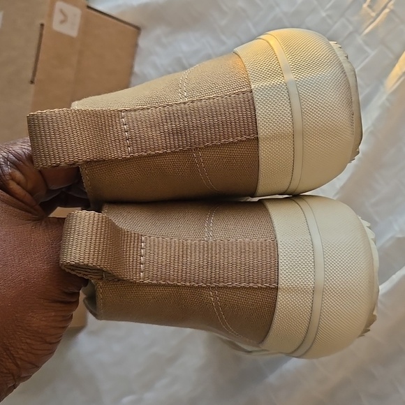 Veja Tan and Cream Women's Sneakers - Picture 6 of 10